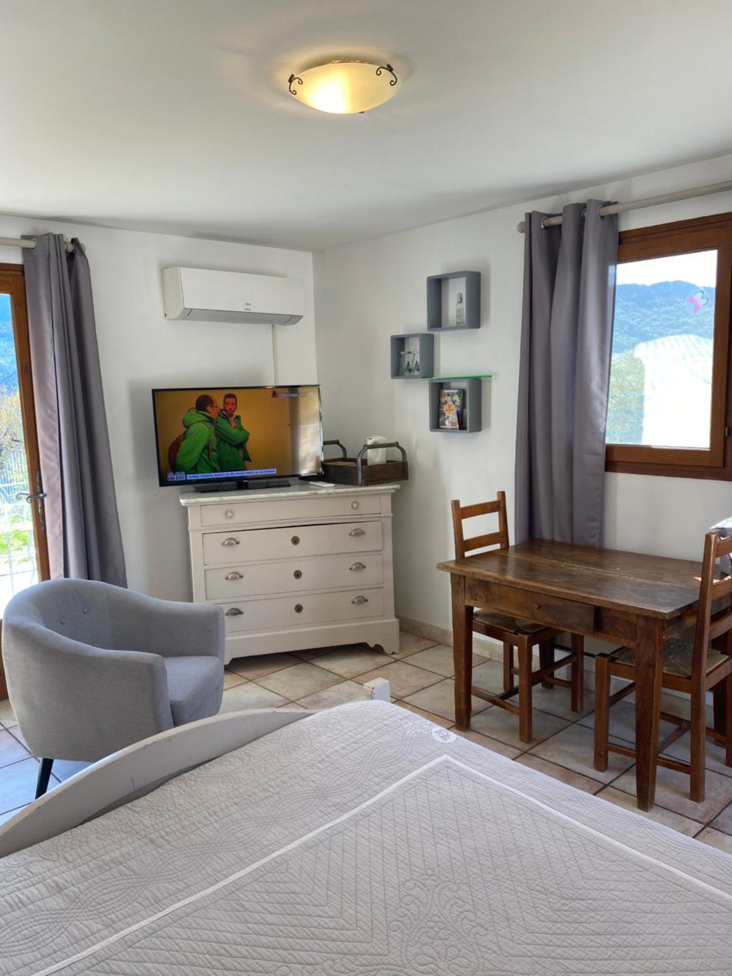 Chambre Une Fenetre Sur Le Ventoux La Clue Plaisians Exteriör bild